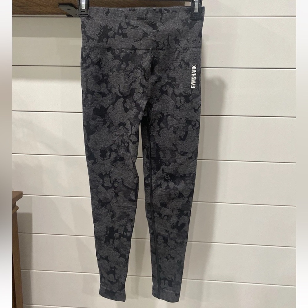 Gymshark black & gray high waisted leggings w butt Cinch Sz Small